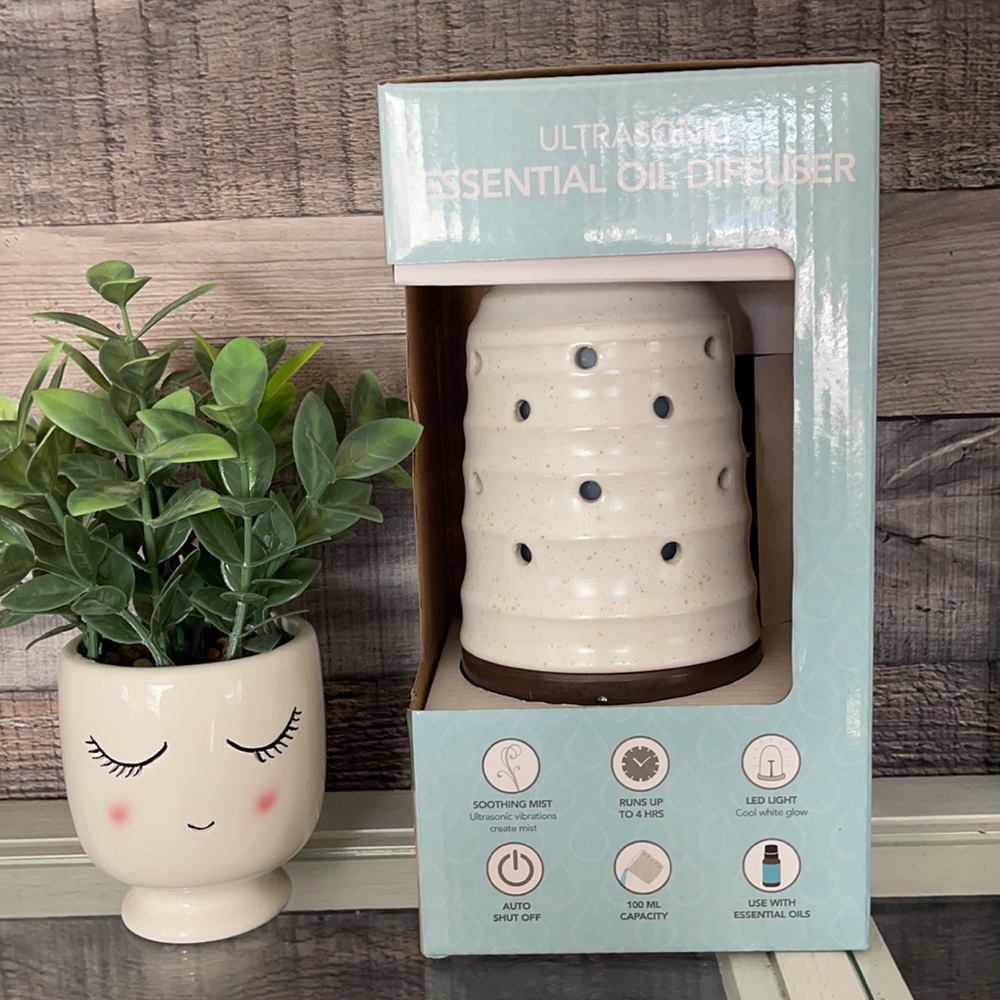 ❤️NEW!!!❤️ Ultrasonic Essential Oil Diffuser. - Picture 3 of 15